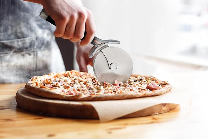 Classic Pizza Wheel with Sharp Blade For Cutting - Image 4